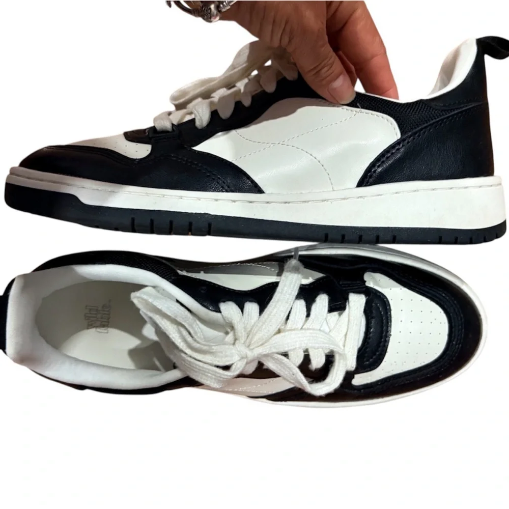 NEW Men Wild Fable Black and White Sneakers size 8.5
